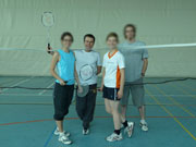 Badminton onuyoruz.