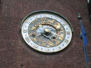Duvarındaki Astronomi saati.
