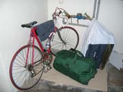 Lüksemburg’ta bıraktığım bisikletim ve çantam.